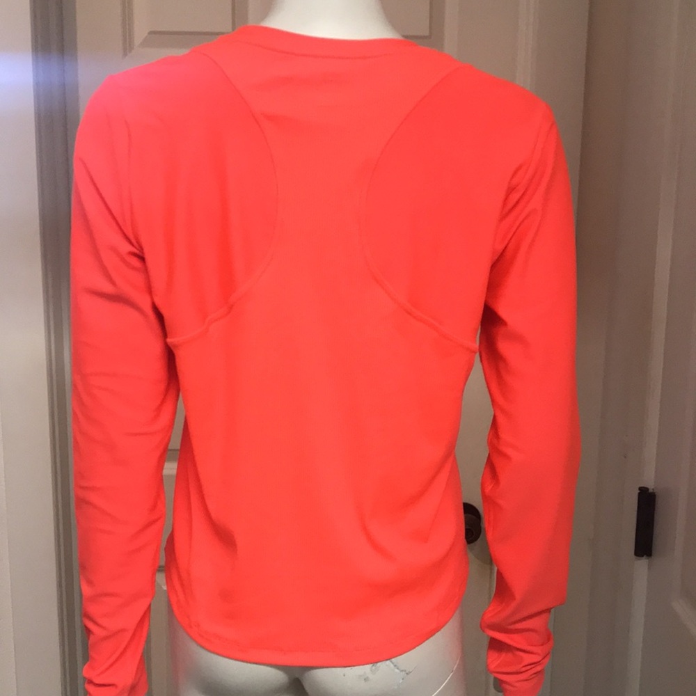 Under Armour Athletic/Athleisure L/S Top, NWT! - Picture 5 of 9